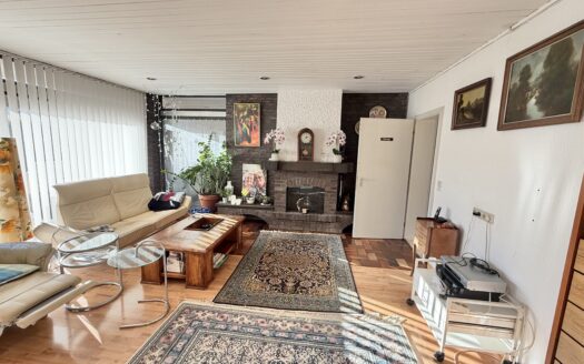 Großzügiger Bungalow mit geschütztem Garten. Viel Platz. Privatsphäre. Raum für persönliche Pläne