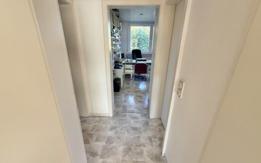 Großzügiger Bungalow mit geschütztem Garten. Viel Platz. Privatsphäre. Raum für persönliche Pläne