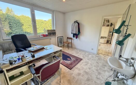 Großzügiger Bungalow mit geschütztem Garten. Viel Platz. Privatsphäre. Raum für persönliche Pläne