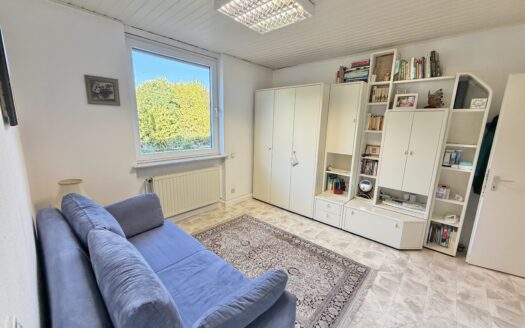 Großzügiger Bungalow mit geschütztem Garten. Viel Platz. Privatsphäre. Raum für persönliche Pläne