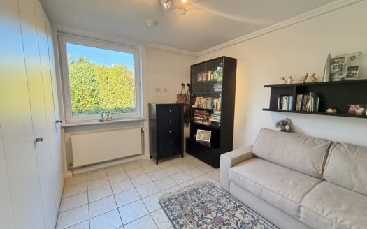 Großzügiger Bungalow mit geschütztem Garten. Viel Platz. Privatsphäre. Raum für persönliche Pläne