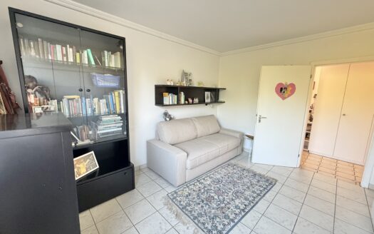 Großzügiger Bungalow mit geschütztem Garten. Viel Platz. Privatsphäre. Raum für persönliche Pläne